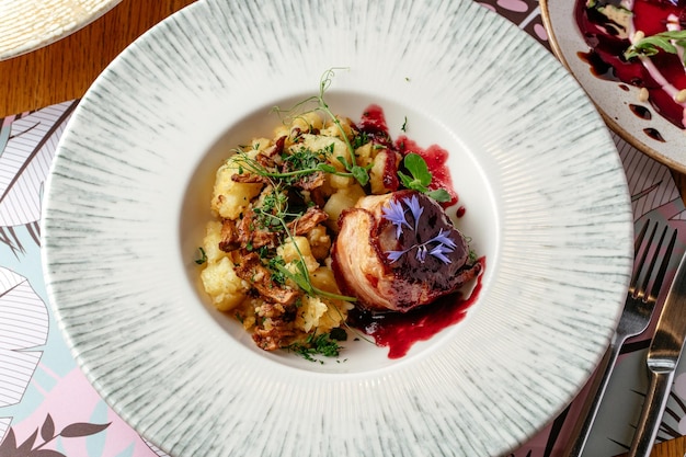 Plateau d'huîtres du Bassin d'Arcachon accompagné de vin blanc