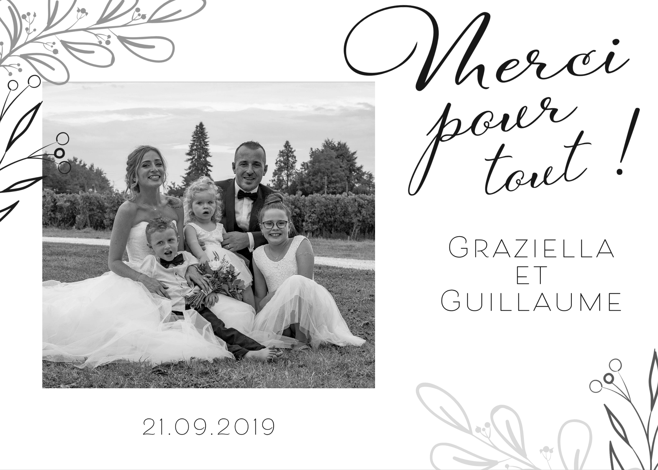 Photographe de mariages en Gironde carte de remerciement des mariés avec une photo des mariés en noir et blanc