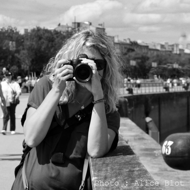 photo en noir et blanc de muriel joly avec un canon 6d markII pour un shooting professionnel de photos de modèles à Bordeaux, pour le prix d'une séance photo pro sur bordeaux