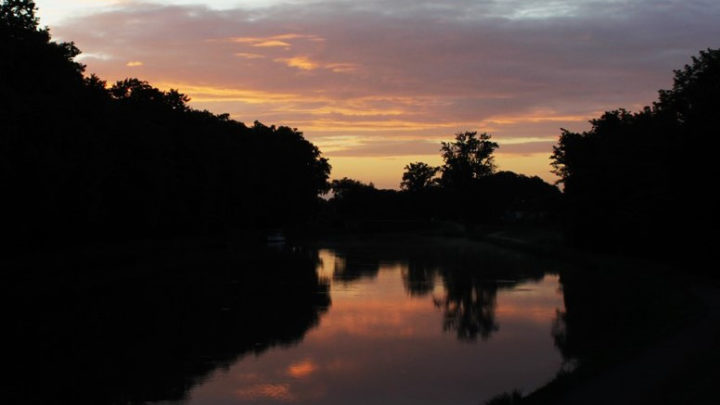 coucher de soleil sur le canal à fontet,